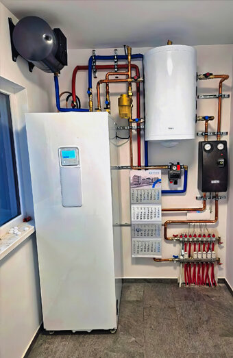 https://dianellahotwater.com.au/uploads/2025/06/electric-hot-water-system-16929.jpg