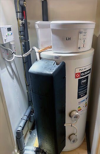 https://dianellahotwater.com.au/uploads/2025/06/electric-hot-water-system-70649.jpg