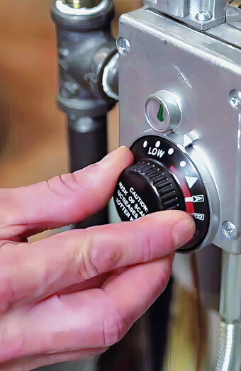 https://dianellahotwater.com.au/uploads/2025/06/hot-water-servicing-70418.jpg