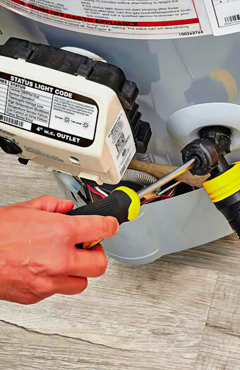 https://dianellahotwater.com.au/uploads/2025/06/hot-water-servicing-70528.jpg