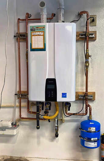 https://dianellahotwater.com.au/uploads/2025/06/instant-hot-water-systems-42978.jpg